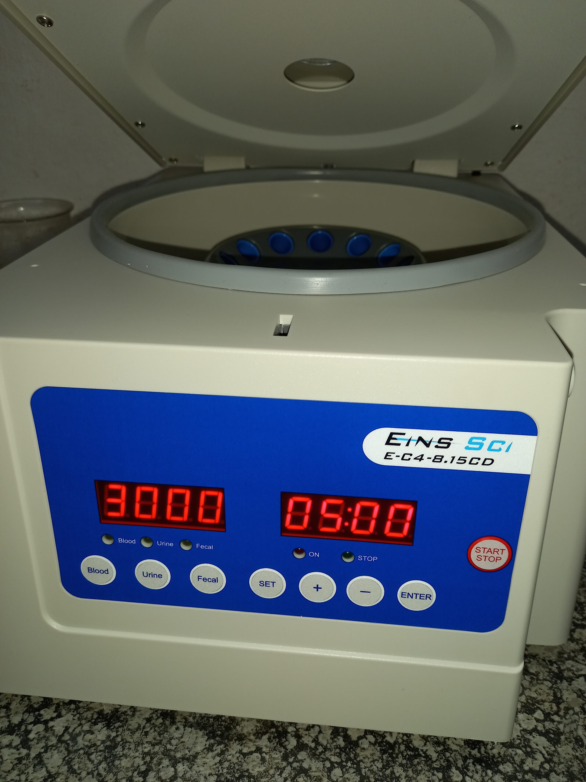 Digital Clinical Centrifuge 4500rpm - Image 3